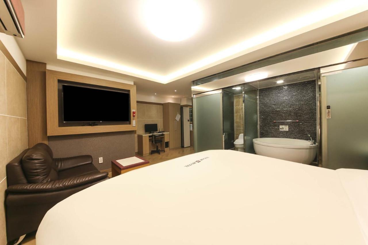 Sugar Hotel Kjongdzsu Kültér fotó