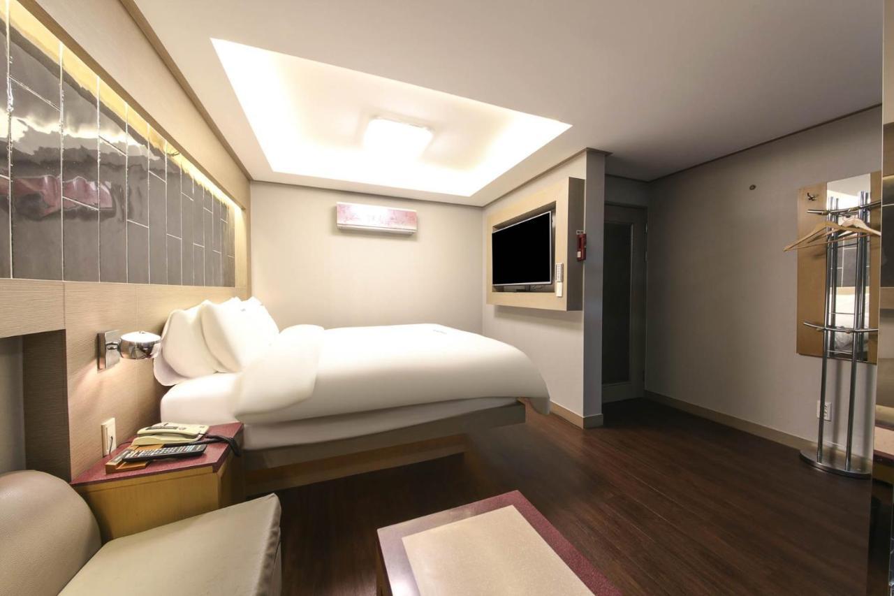 Sugar Hotel Kjongdzsu Kültér fotó