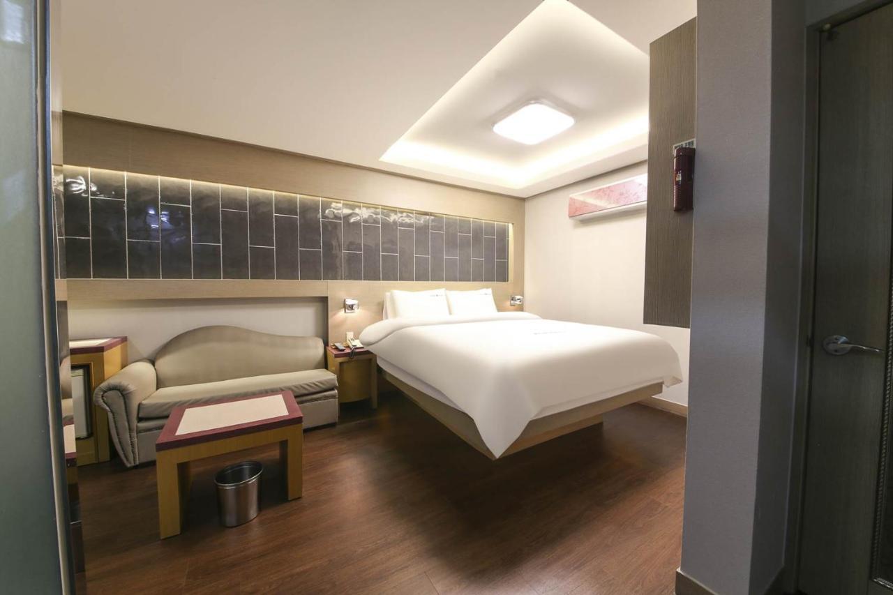 Sugar Hotel Kjongdzsu Kültér fotó